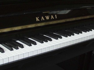 KAWAI K-200 ATX3 M/PEP Parlak Siyah 114 CM Silent Duvar Piyanosu